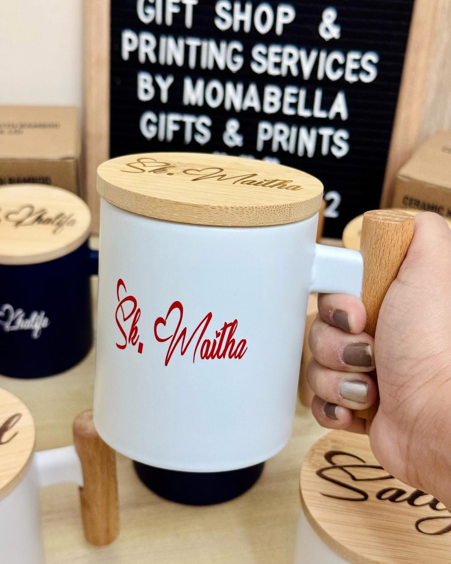 CERAMUC MUG W/ BAMBOO HANLDE & LID